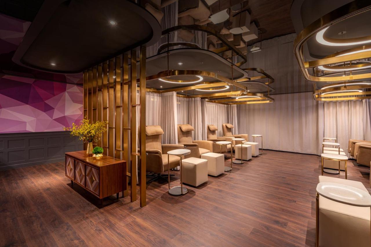 ฟิวชั่น ออริจินัล ไซง่อน เซ็นเตอร์ Hotel โฮจิมินห์ซิตี้ ภายนอก รูปภาพ The interior of the lounge